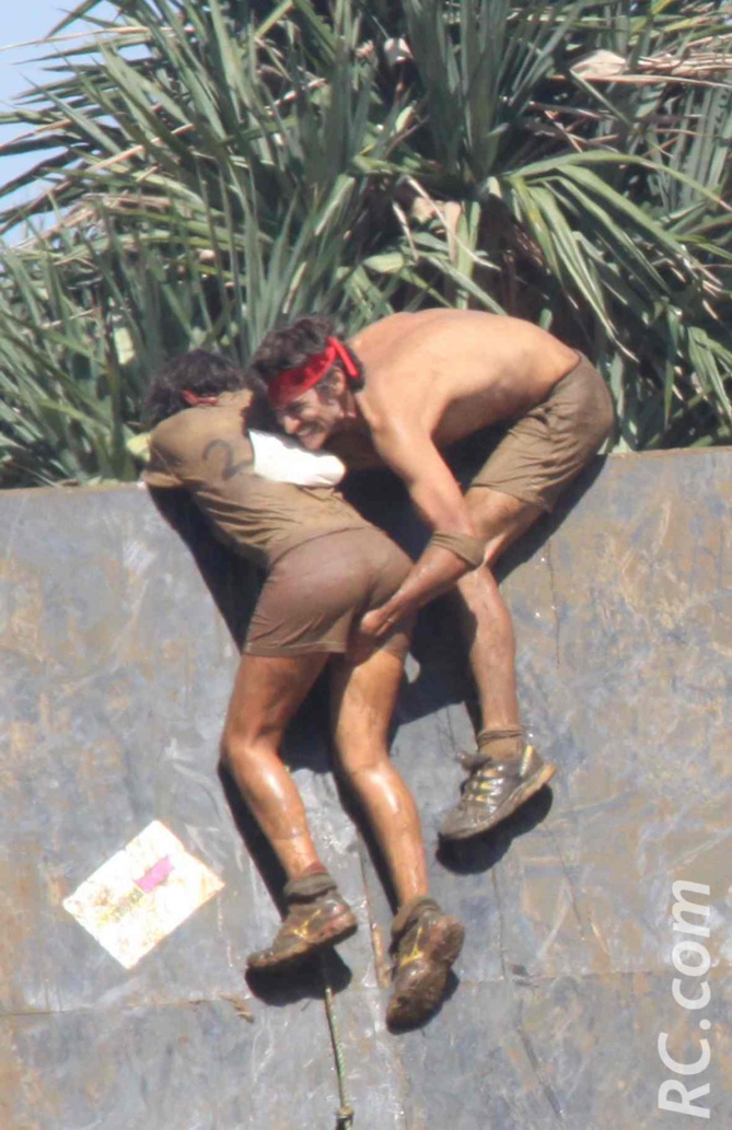 Faut bien donner un coup de main Faut bien donner un coup de main