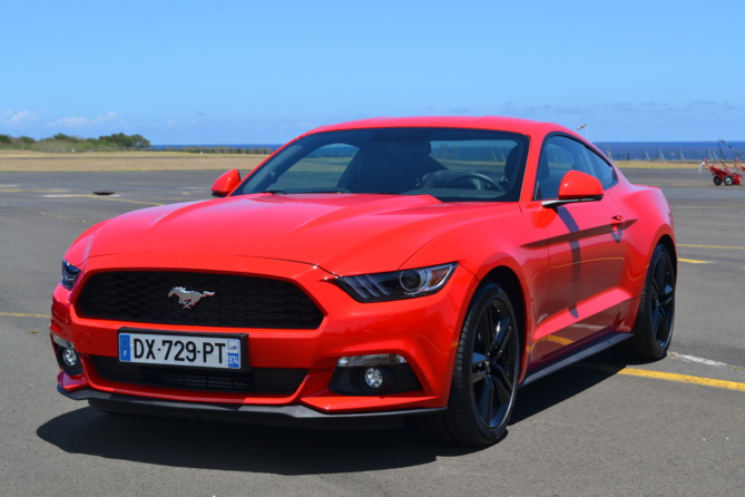 La nouvelle Ford Mustang attire les regards et on comprend pourquoi... La nouvelle Ford Mustang attire les regards et on comprend pourquoi...