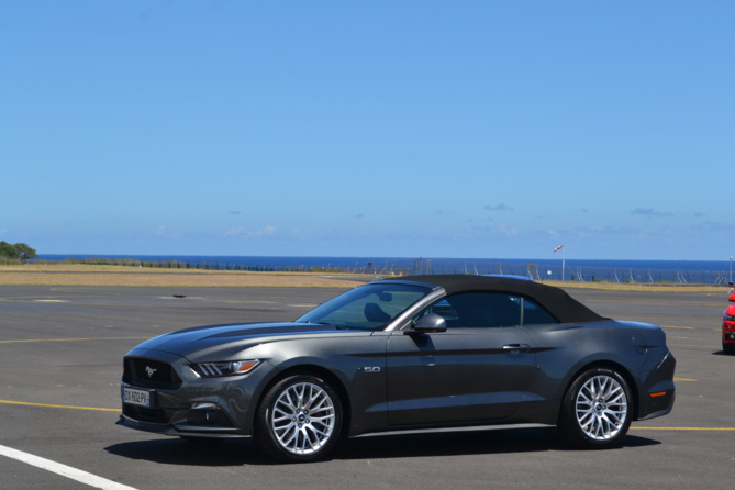 La version Convertible avec capote électrique La version Convertible avec capote électrique