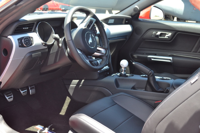 A bord de la Mustang... A bord de la Mustang...