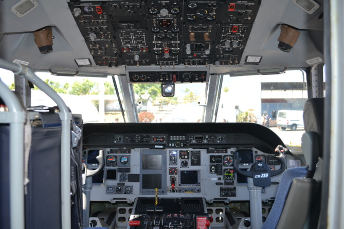 Le poste de pilotage du CASA Le poste de pilotage du CASA