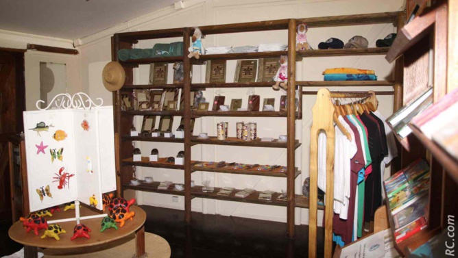 Une petite boutique pour les souvenirs: incontournable bien sûr Une petite boutique pour les souvenirs: incontournable bien sûr