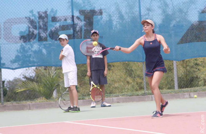 Les filles étaient bien entendu de la partie. Les filles étaient bien entendu de la partie.