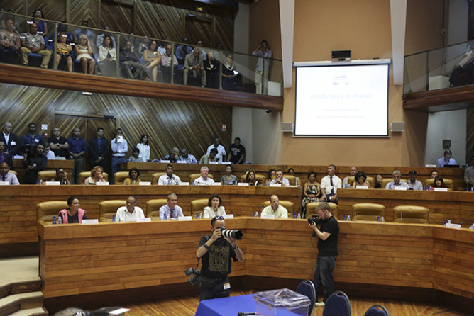 Moment solennel en ce vendredi 18 décembre 2015 à la Pyramide inversée de Moufia Moment solennel en ce vendredi 18 décembre 2015 à la Pyramide inversée de Moufia