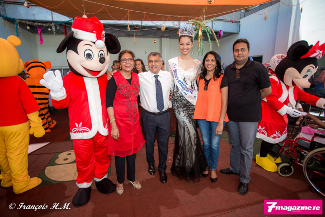 Noël des enfants malades au CHU<br>Miss Réunion et le Père Noël au rendez-vous Noël des enfants malades au CHU<br>Miss Réunion et le Père Noël au rendez-vous