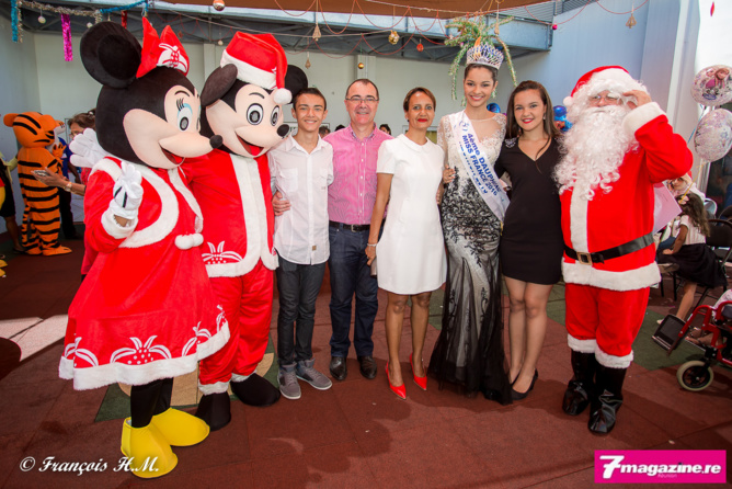 Noël des enfants malades au CHU<br>Miss Réunion et le Père Noël au rendez-vous Noël des enfants malades au CHU<br>Miss Réunion et le Père Noël au rendez-vous