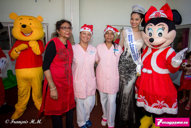Noël des enfants malades au CHU<br>Miss Réunion et le Père Noël au rendez-vous Noël des enfants malades au CHU<br>Miss Réunion et le Père Noël au rendez-vous