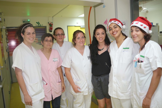 Noël des enfants malades au CHU<br>Miss Réunion et le Père Noël au rendez-vous Noël des enfants malades au CHU<br>Miss Réunion et le Père Noël au rendez-vous