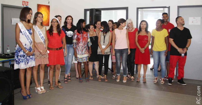 Le Père Noël Un ti marmaille Un sourire<br>Opération réussie! Le Père Noël Un ti marmaille Un sourire<br>Opération réussie!