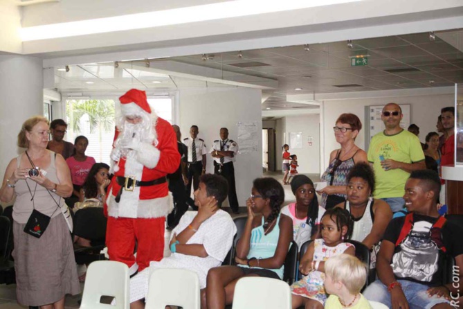 Le Père Noël Un ti marmaille Un sourire<br>Opération réussie! 