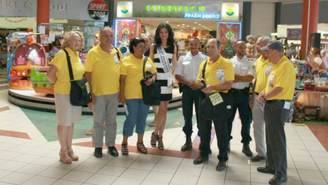 Miss Réunion avec l'équipe de la Prévention Routière et la Police Nationale