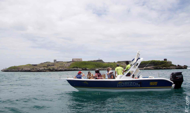 On ne peut se rendre à l'île de la Passe qu'en bateau… On ne peut se rendre à l'île de la Passe qu'en bateau…