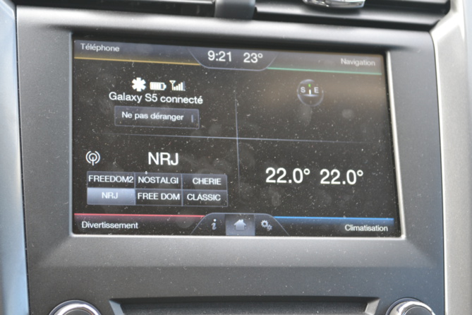 Large écran central avec toutes les infos... Large écran central avec toutes les infos...