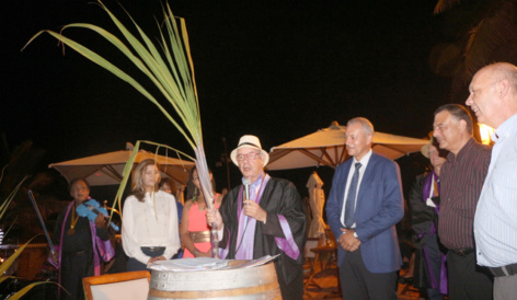 "Par la canne et l’alambic, par le rhum et la barrique"... "Par la canne et l’alambic, par le rhum et la barrique"...