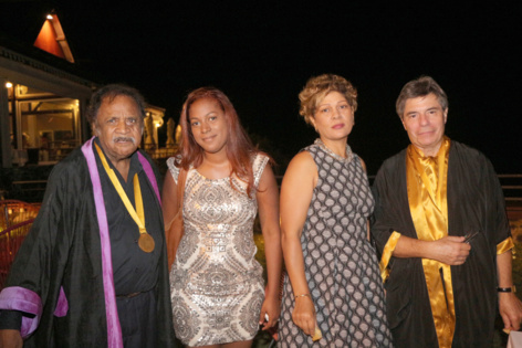 Fred Espel, artiste, fait partie de la Confrérie, ici avec ses amies Fred Espel, artiste, fait partie de la Confrérie, ici avec ses amies