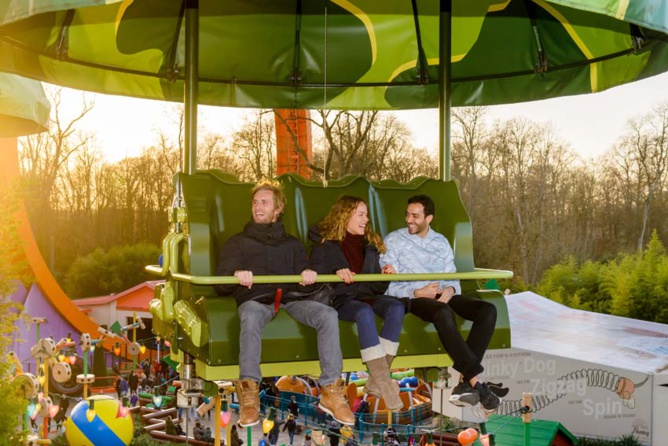 Les comédiens de Babysitting 2 s'éclatent à Disneyland Paris Les comédiens de Babysitting 2 s'éclatent à Disneyland Paris