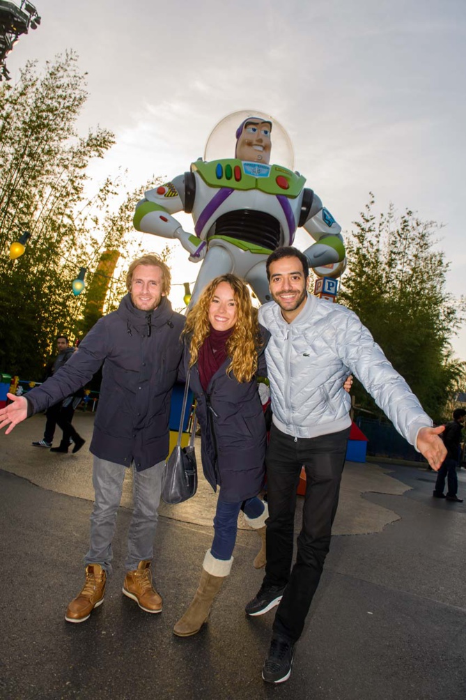 Les comédiens de Babysitting 2 s'éclatent à Disneyland Paris