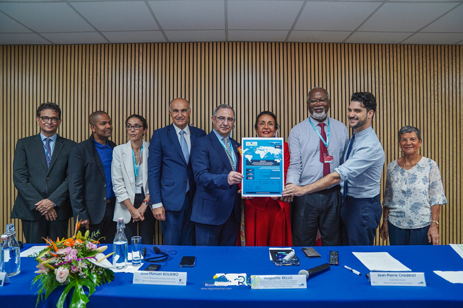 Signature du projet remote - XXIXe Conférence des Régions Ultra-Périphériques Signature du projet remote - XXIXe Conférence des Régions Ultra-Périphériques