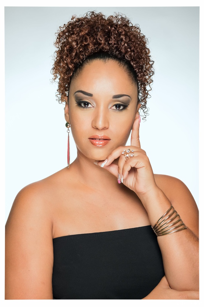 Elle présente chaque jour 5 femmes dans «Femme Kréol» sur Télé Kréol Elle présente chaque jour 5 femmes dans «Femme Kréol» sur Télé Kréol