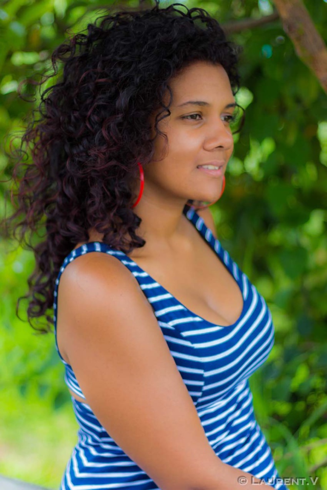 Plus jeune, elle était garçon manqué, aujourd’hui elle veut montrer sa féminité Plus jeune, elle était garçon manqué, aujourd’hui elle veut montrer sa féminité