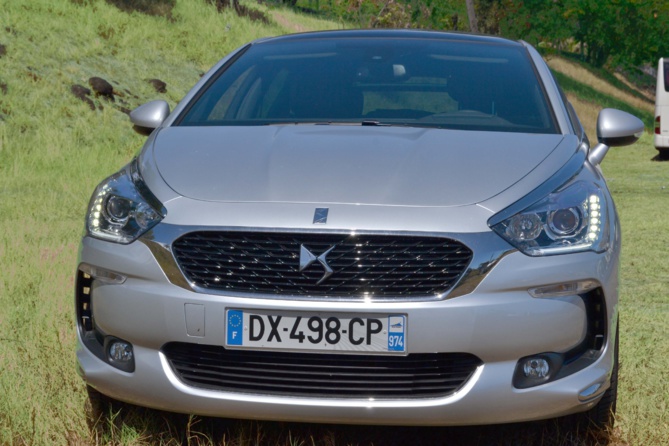 Nouvelle DS5<br>Une premium qui assure Nouvelle DS5<br>Une premium qui assure