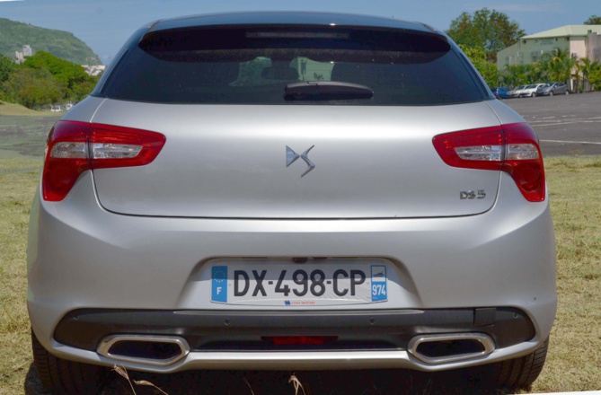 Nouvelle DS5<br>Une premium qui assure Nouvelle DS5<br>Une premium qui assure