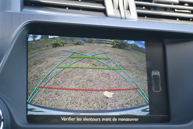 Nouvelle DS5<br>Une premium qui assure Nouvelle DS5<br>Une premium qui assure