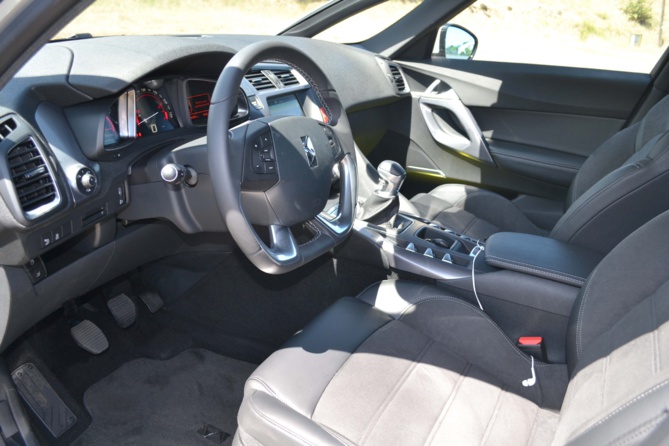 Nouvelle DS5<br>Une premium qui assure Nouvelle DS5<br>Une premium qui assure