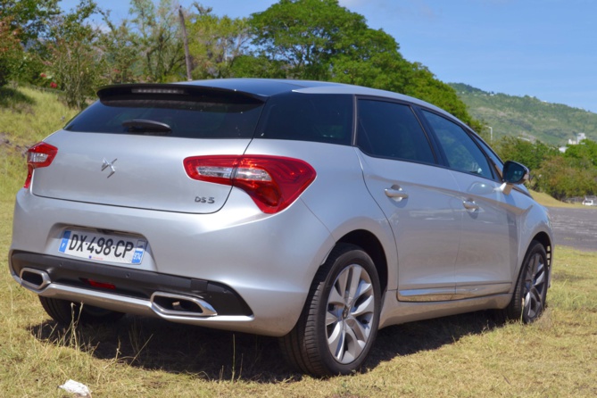 Nouvelle DS5<br>Une premium qui assure Nouvelle DS5<br>Une premium qui assure