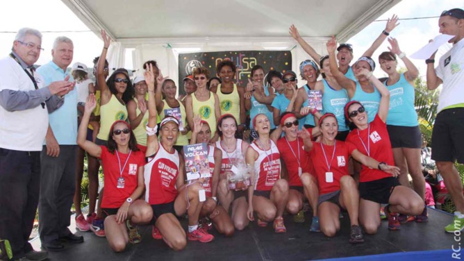 Le podium des féminines&nbsp;: CASL, Dominicaine et COSPI. Avec les félicitations de Jacquet Hoarau, adjoint au maire et Pierre Jeanbourquin, du CAPC