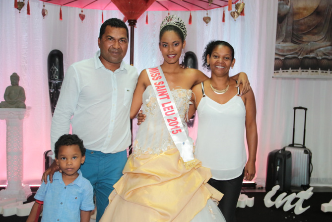 Mélissa Férard et sa famille Mélissa Férard et sa famille