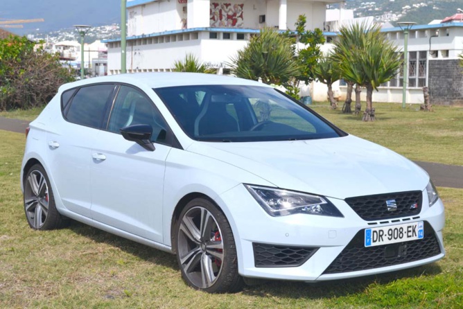 Un look à la fois sobre et dynamique! Un look à la fois sobre et dynamique!