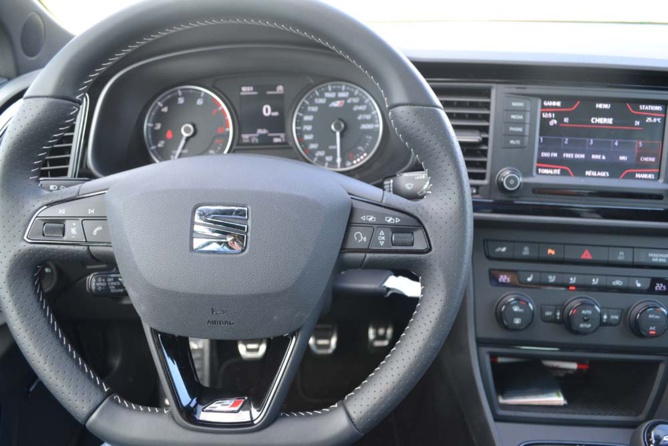 Seat Leon Cupra 280<br> Sacrée allumeuse! Seat Leon Cupra 280<br> Sacrée allumeuse!