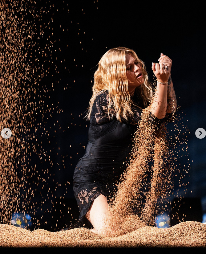 Louane impressionne déjà avec sa mise en scène poétique pour l’Eurovision 2025 Louane impressionne déjà avec sa mise en scène poétique pour l’Eurovision 2025