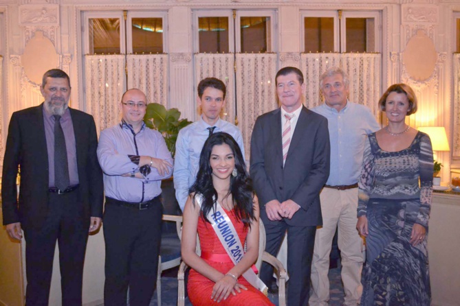 Toute l'équipe de Marcelino Burel avec Miss Réunion Toute l'équipe de Marcelino Burel avec Miss Réunion