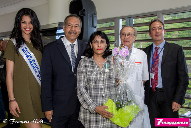 Azuima Issa, Bernard Von Pine, une médaillée, Dr Tawfiq Henni et Lionel Calenge, directeur par intérim du CHU