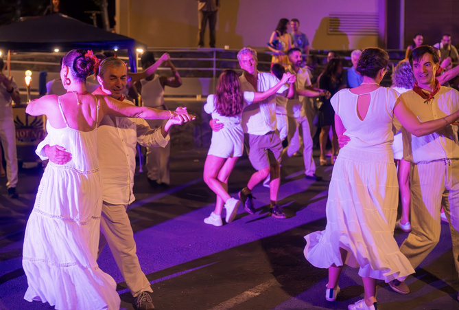 Retour sur une soirée inoubliable : La Guinguette Saint-Gilloise a enflammé le cœur de Saint-Gilles ! Retour sur une soirée inoubliable : La Guinguette Saint-Gilloise a enflammé le cœur de Saint-Gilles !