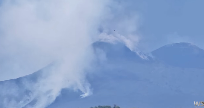 L’Etna en éruption : un géant sous surveillance L’Etna en éruption : un géant sous surveillance