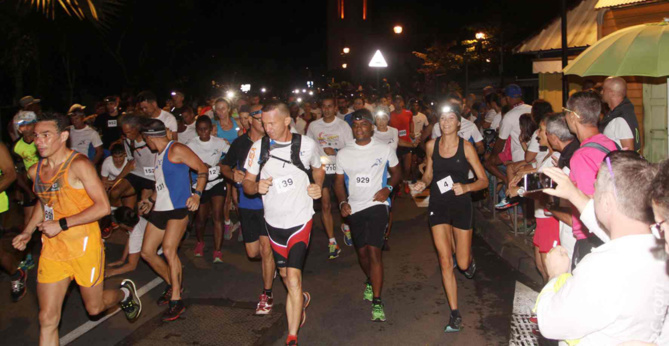 Départ devant l'église, pour une virée nocturne de 10 bornes Départ devant l'église, pour une virée nocturne de 10 bornes