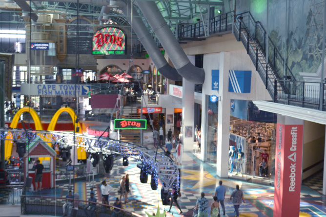 Miss Réunion en Afrique du Sud<br>Azuima Issa à Capetown, le rêve continue... Miss Réunion en Afrique du Sud<br>Azuima Issa à Capetown, le rêve continue...