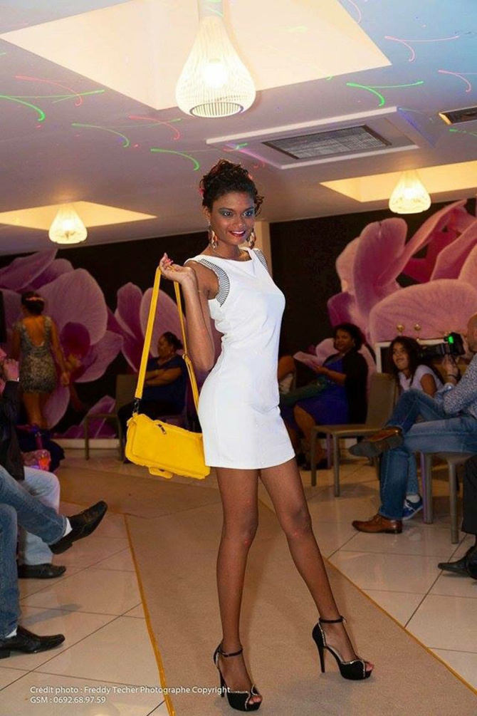 Elsa aime faire des défilés... Elsa aime faire des défilés...