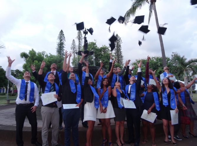 De nouveaux ingénieurs heureux! De nouveaux ingénieurs heureux!