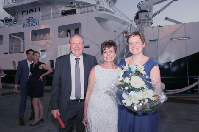 Jean-Pierre Kinoo avec son épouse et sa fille Jean-Pierre Kinoo avec son épouse et sa fille