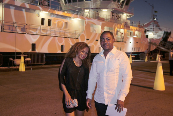 Théodore Rakotomampionona, matelot sur le palangrier, et son épouse Théodore Rakotomampionona, matelot sur le palangrier, et son épouse