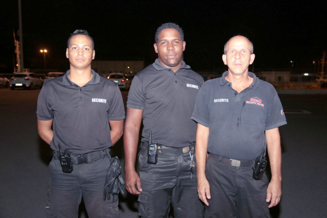 Le service de sécurité de la soirée Le service de sécurité de la soirée