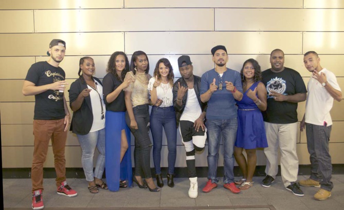 Photo-souvenir des 9 finalistes dans les coulisses Photo-souvenir des 9 finalistes dans les coulisses