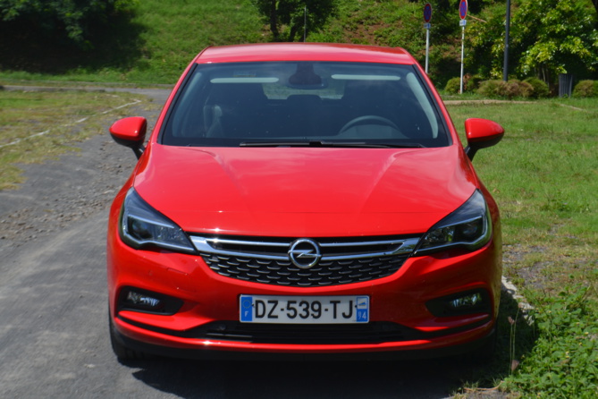 Elle est disponible en plusieurs finitions, motorisations essence et diesel Elle est disponible en plusieurs finitions, motorisations essence et diesel