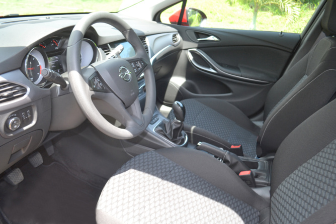 Des sièges pourvus du système AGR contre le mal de dos Des sièges pourvus du système AGR contre le mal de dos