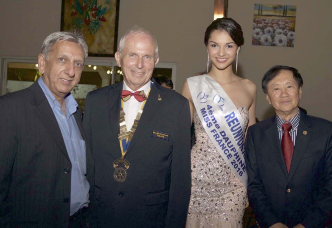 Aziz Patel du Comité Miss Réunion, Jean-Marie Fumery, Azuima Issa et André Thien Ah Koon Aziz Patel du Comité Miss Réunion, Jean-Marie Fumery, Azuima Issa et André Thien Ah Koon