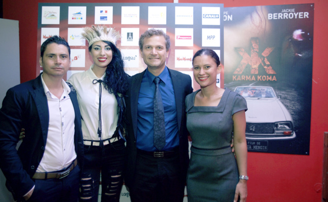 Aurélia avec le maire et son équipe Aurélia avec le maire et son équipe